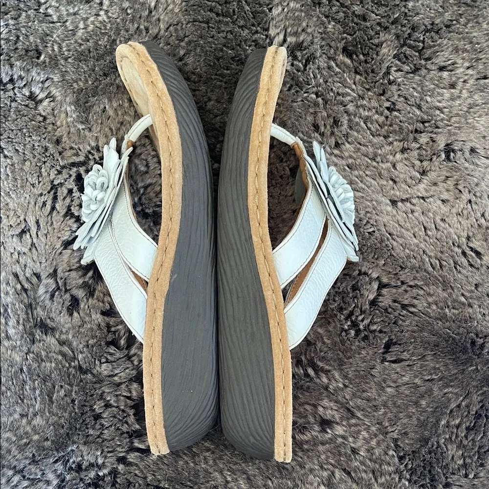 Clarks Women's White and Cream Floral Sandals - Picture 4 of 9